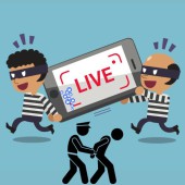 “Trôn Nhật Bản”: Trộm điện thoại đang phát trực tiếp, ba người đàn ông bị tóm gọn